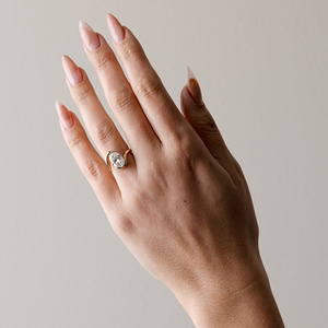 Conjunto de anillo de compromiso de férula ovalada de alta calidad Moissanite 14K oro boda joyería laboratorio cultivado diamante a granel proveedor exportación - Product Image 1