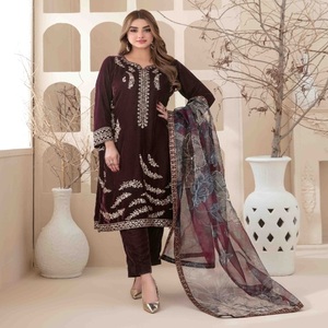 Robes pakistanaises en gros cousues costumes 3 pièces en velours de marque originale par Tawakkal vêtements indiens et pakistanais ensemble Kurta - Product Image 6