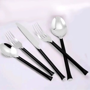 Ensemble de 5 couverts en acier inoxydable Cuillère Couteau Fourchette Passe au lave-vaisselle Utilisé dans les ustensiles de cuisine Poignées de table de couleur noire - Product Image 5