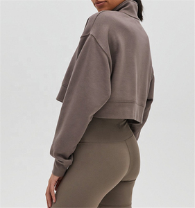 เสื้อฮู้ดดี้ผ้าฟลีซคอตตอนสีพื้นเรียบๆ สกรีนโลโก้เองได้ สไตล์สตรีทแวร์คุณภาพสูง ทรงหลวมไหล่ตกสำหรับผู้หญิง - Product Image 4