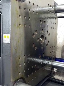 Machine de moulage par injection haïtienne de 250 tonnes – Utilisée, automatique et fiable - Product Image 5