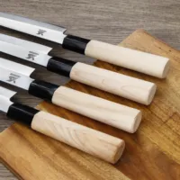 Couteau de chef professionnel en acier inoxydable de 8 pouces, manche en bois, haute qualité, pour fileter et couper, design moderne.
