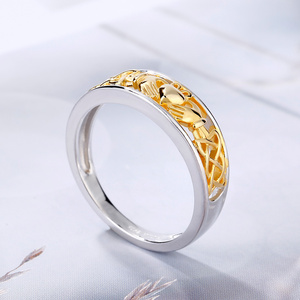 Bague pour femme Jeulia en argent sterling bicolore Claddagh avec zircon et perle - Product Image 5