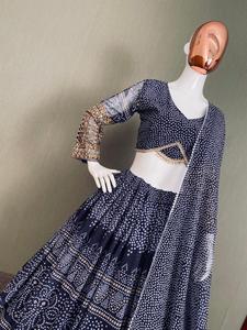 เอกสิทธิ์จอร์เจียพิมพ์เลื่อมปัก Lengha/Lehenga/Navratri Chaniya Choli ออนไลน์ราคาต่ำสุดบอลลีวูด Ghagra Choli - Product Image 5