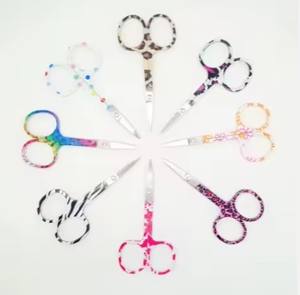 Ciseaux à cuticules brodés, dernier modèle |   Ciseaux à broder courbés |   Ciseaux à broder personnalisés en acier inoxydable allemand - Product Image 1