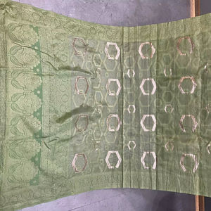 Sari de Tela Brillante de Viscosa Hungama para Fiesta, Sin Arrugas y Absorbente de Humedad - Product Image 1