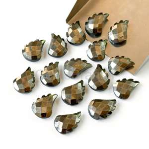 Perles de pierre de pyrite naturelle en forme de feuille sculptées à la main pour la fabrication de bijoux, pierres de pyrite, briolette en gros, 11x15mm - Product Image 3