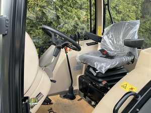 Tractor de Ruedas Lovol M1004 de 100 HP, Tractor Agrícola con Cabina Cerrada, Tractor Utilitario Agrícola para Grandes Fincas - Product Image 2