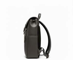 Sac à dos en cuir véritable au design élégant avec boucle à rabat et poches zippées sur le devant pour l'école, l'université et le bureau - Product Image 3