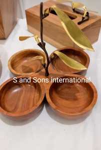 Bol de service en bois au design attrayant et luxueux avec poignée en métal à fleurs, excellente qualité à prix raisonnable - Product Image 4