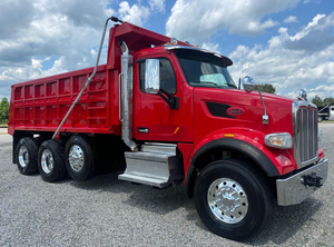 Camion benne d'occasion très demandé, modèles 2021-2022, Peterbilt 567, tri-essieux, 510 CV, boîte automatique 6 vitesses, prêt à l'emploi - Product Image 3