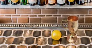 Mules élégantes en cuivre massif de Moscou Mules Ses Hers Chope à bière avec poignée Couvercle Sublimation Eau Vin & Tasses à café Cadeau Tasses à café - Product Image 4