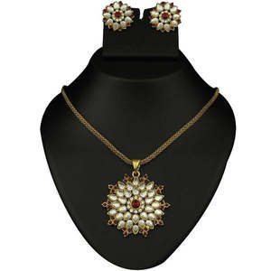 Conjunto de joyería fina Kriaa, colgante de Kundan de piedra austriaca granate con acero inoxidable chapado en oro con rubí de circón para regalo - Product Image 1