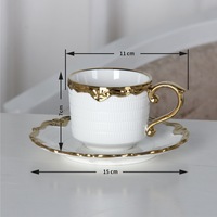 Service de table en porcelaine blanche avec bordure dorée style nordique, assiettes, bols et tasses à texture brillante, durables, résistantes à la décoloration, pour occasions formelles