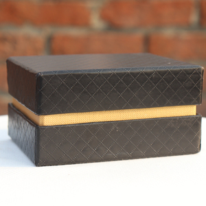 Hermosa urna de cremación pequeña con diseño de Tres corazones para mantener las cenizas disponibles en varios colores Urna de recuerdo proporcionada por HHO - Product Image 6