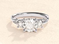 Bague en moissanite plaquée or en argent sterling 925, sertie à griffes, faite à la main, de haute qualité, classique, pour femme, cadeau de fiançailles ou de mariage