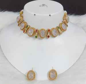 Conjunto de Collar Gargantilla de Primera Calidad Inspirado en Sabyasachi, Se Puede Usar con Atuendos Étnicos y Occidentales, Perfecto para Fiestas - Product Image 2