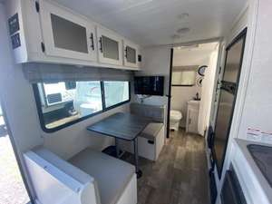 Camping-car d'occasion F-o-r-e-s-t R-i-v-e-r RV R-P-o-d RP-192 de 2022 prêt à être vendu - Product Image 5