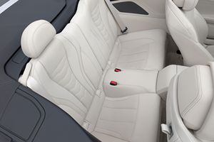 SUV de Alto Rendimiento Ultra-Lujo 2024 Usado, Gran Turismo de 2 Puertas, Diésel, Caja de Cambios Automática, con Características Premium - Product Image 5