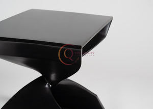 Tabouret contemporain en forme de X torsadé noir pour bar et restaurant, parfait pour les intérieurs modernes de bar et de restaurant. - Product Image 4