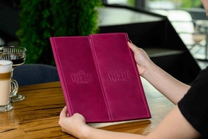 Cubierta de Menú de Cuero PU DIVRIS DRL-110 con Anillas Metálicas, Capacidad para Múltiples Páginas, para Restaurantes y Hoteles, Tamaños y Colores Personalizables - Product Image 3