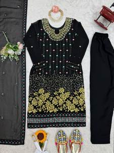Travail de broderie de créateur Femmes lourdes Shalwar Kurta dans les fonctions et les mariages pour dames Inde et Pakistan - Product Image 6