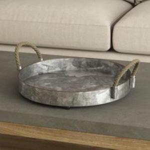 Plateau de service en métal galvanisé patiné pour une utilisation dans les cuisines domestiques rustiques ou les salles à manger extérieures avec un décor d'inspiration fermière - Product Image 3