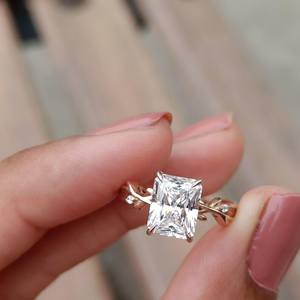 Anillo de Rama de Árbol con Diamante Cultivado en Laboratorio, Corte Radiante de 2.02CT, Oro Amarillo de 14K, Certificado IGI, Regalo de Lujo para Mujer, Compromiso, Propuesta de Matrimonio - Product Image 4