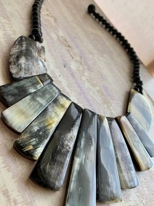 Nuevo diseño collar de cuerno de búfalo India artesanía cuerno collares colgante fiesta boda europeo collar de cuerno de buey Natural - Product Image 4