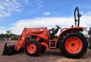 Tractores compactos Kubota con cortadora de montaje medio. - Product Image 6
