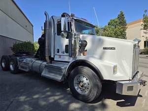 Camión semirremolque diésel de largo recorrido Kenworth T800 con eje en cadena para campos petroleros - Product Image 2
