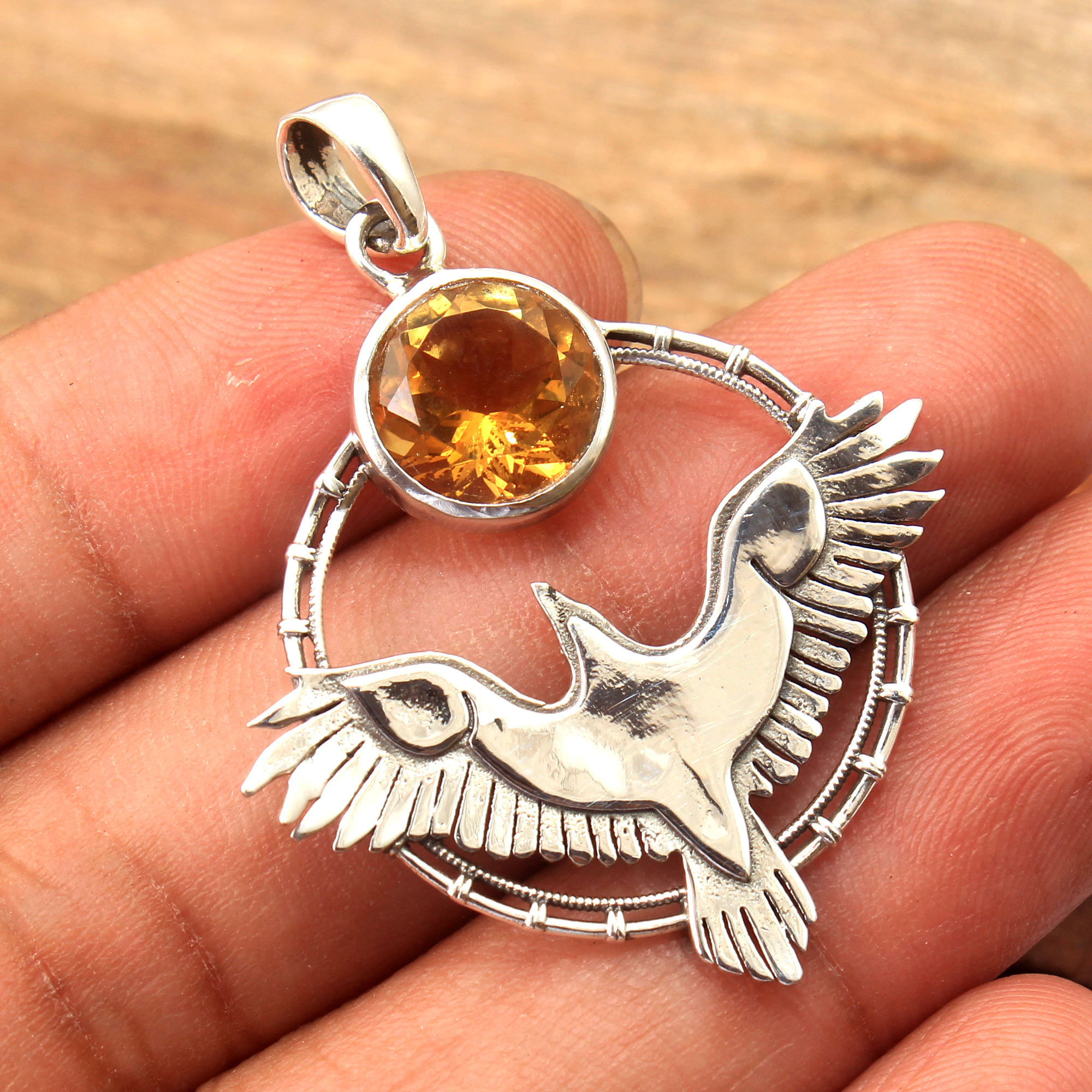 สีเหลือง