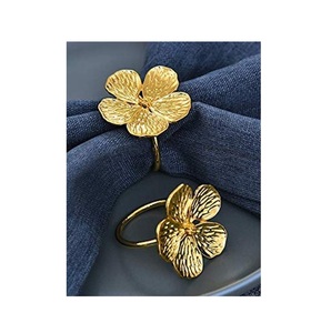 Anillo de Servilleta con Diseño Metálico Inspirado en el Otoño, con Hoja de Arce Dorada, para una Mesa de Comedor Elegante y de Lujo - Product Image 2