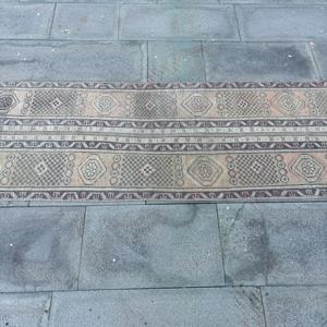 Alfombra de 1.9x8.9 pies, Alfombra Turca Vintage, Alfombra de Lana con Puntos Azules y Marrones - Product Image 4