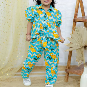 Conjuntos de moda para niñas, tops y Pantalones estampados de verano, ideales para días casuales o eventos especiales - Product Image 1