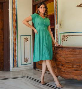 Vestido de Algodón a Rayas Verdes con Diseño de Cuello en V, Sin Mangas, Ecológico, para Verano, Talla S, Hasta la Rodilla - Product Image 3