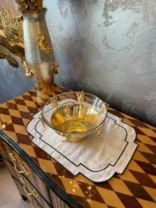 Lujoso soporte de chocolate hecho a mano en forma redonda con soporte de chocolate pulido dorado para servir chocolate y postre - Product Image 5