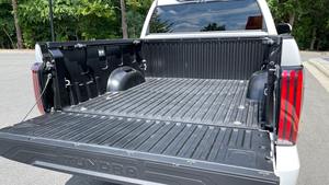 Camioneta TOYOTA TUNDRA LIMITED TRD OFFROAD CREWMAX 2022, Cabina Doble, Caja de 5-5 Pies, Tracción en las Cuatro Ruedas - Product Image 5