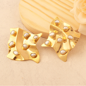 Boucles d'oreilles en perles d'eau douce naturelles ovales minuscules boucles d'oreilles en perles blanches 18k boucles d'oreilles géométriques irrégulières mode femmes bijoux - Product Image 4