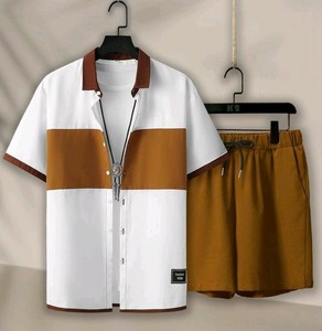 Conjunto de camisa hawaiana tropical con estampado personalizado para hombre y pantalones cortos a juego - Product Image 1