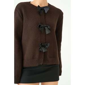 Cardigan marron foncé avec accessoire nœud - Product Image 2