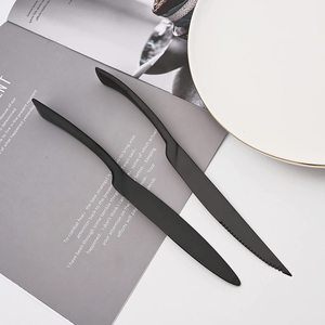 Deux Couteaux 2 Cuillères Deux Fourchettes Ensemble d'ustensiles de cuisine à revêtement noir Couverts à vernis miroir Fabrication fournisseur en gros - Product Image 3