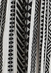 2024 Ropa de tendencia para mujer Vestido largo estampado Aztec Jacquard Maxi vestido en blanco y negro Vestido cómodo de manga corta - Product Image 6