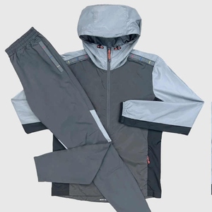 Ropa deportiva de dos piezas personalizada para hombre, chaqueta cortavientos de nailon y poliéster de verano, traje fino de Cordura para correr en pista - Product Image 1