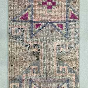 Alfombra Turca de 1.7x4.6 pies, Alfombra Vintage, Alfombra Gris con Diseño de Patchwork de Lana - Product Image 3