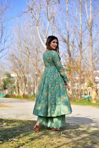 Hermosa temporada de invierno Especial enorme estilo trabajo Digital impreso pesado algodón seda bordado Kurti y fondo con Fancy Dupatta Set - Product Image 2