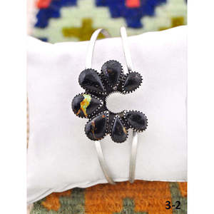Pulsera Artesanal del Suroeste con Diseño de Black Jack y Plata de Ley, Accesorio de Moda - Product Image 1