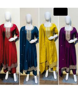 Las mujeres elegantes usan un Maslin listo para usar de estilo indio y pakistaní con impresión digital y trabajo de bordado Kurtis para ropa de Festival - Product Image 1