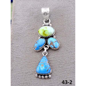 Pendentif en turquoise fait main du sud-ouest avec incrustation de Palomino Golden Hill et monture en argent sterling - Product Image 1