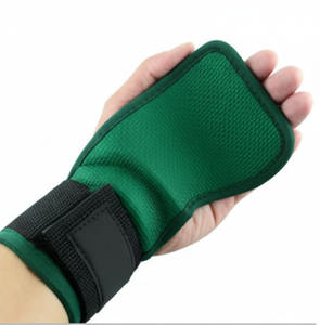 Coussinet d'haltérophilie en cuir OEM Hommes Femmes Coupe flexible Dragonne facile à fermer Surface rembourrée pour le cyclisme en plein air décontracté - Product Image 4